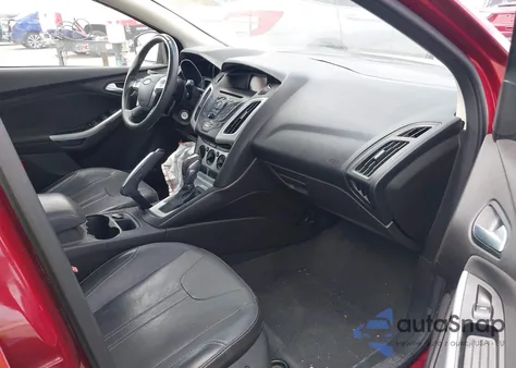 2013 Ford Focus Se z USA, uszkodzony, nr VIN 1FADP3K28DL210045